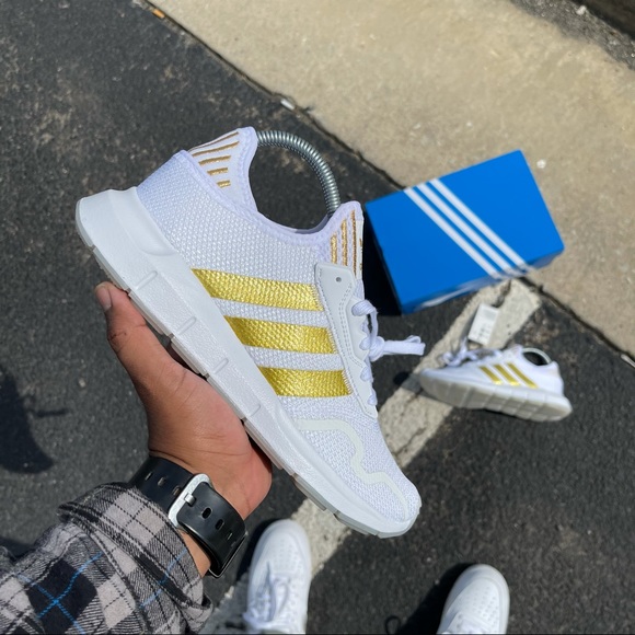 adidas Shoes - Adidas Runner